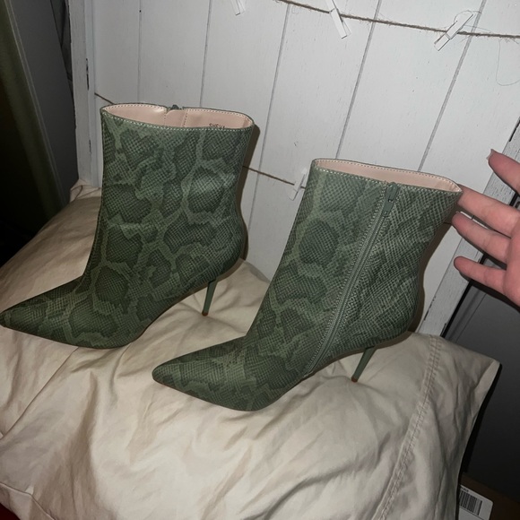 Pointed boots with heels - Picture 6 of 6